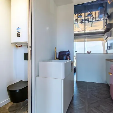 Apartman Deluge Seaview Shower & Cross, Naturist *