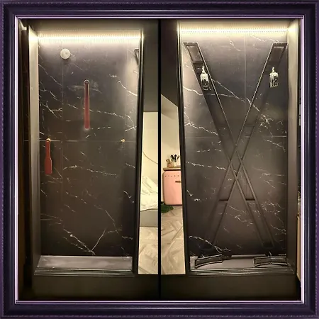 Apartman Deluge Seaview Shower & Cross, Naturist *